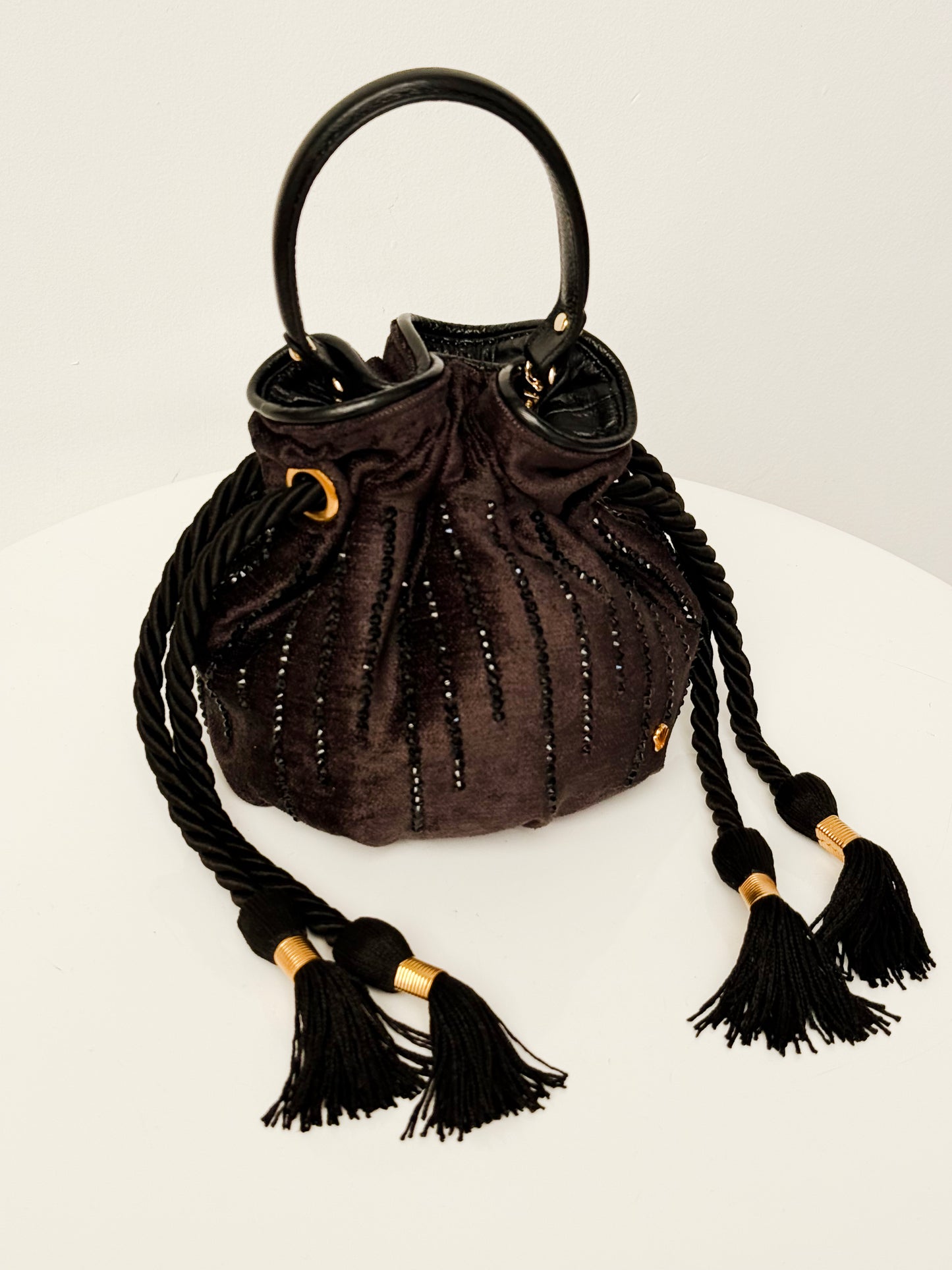 BOUCHER BUCKET BAG NEGRA