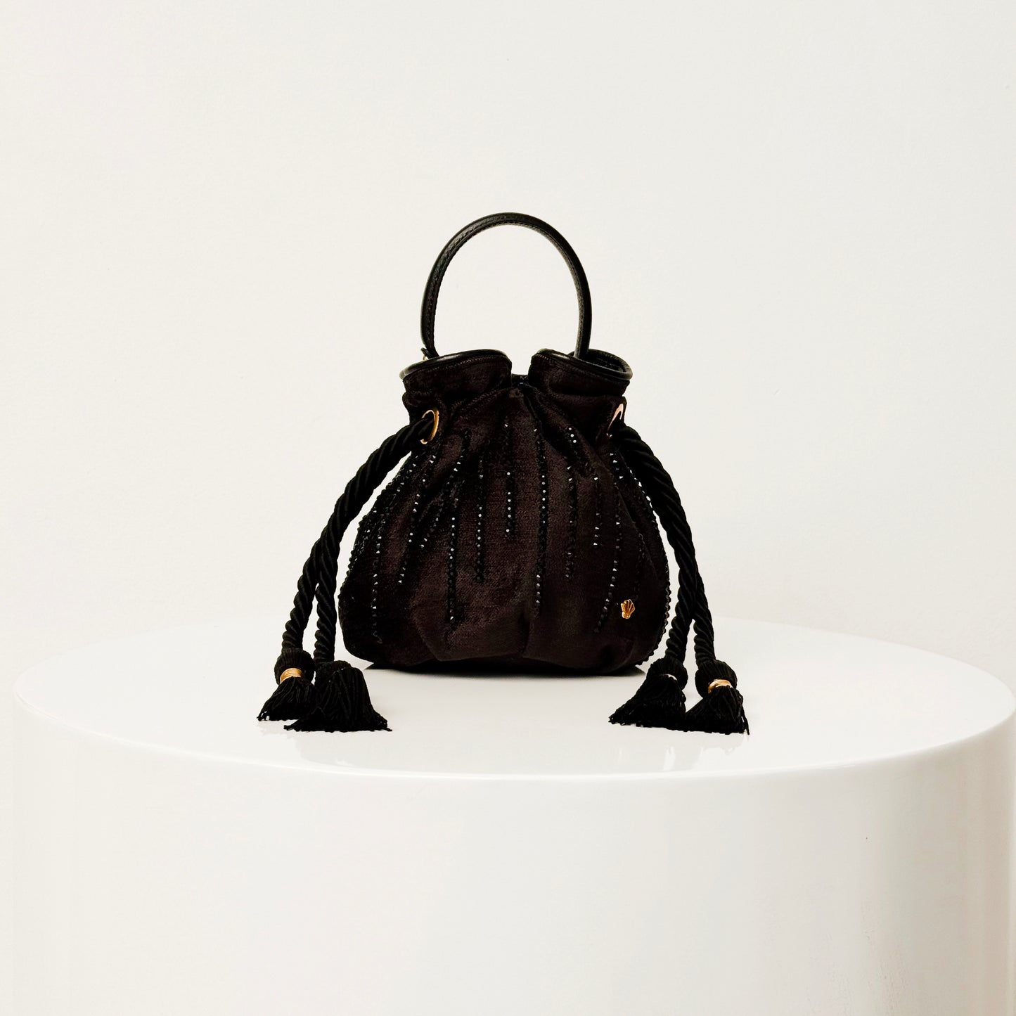 BOUCHER BUCKET BAG NEGRA