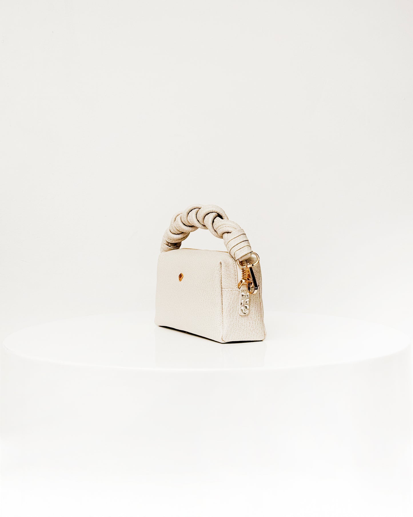 COSMO RÁVENA MARFIL