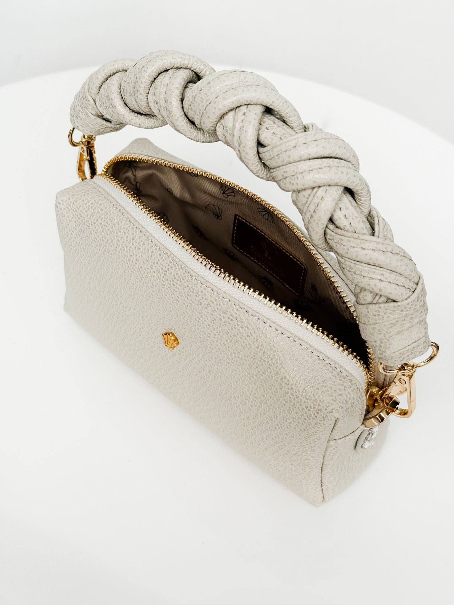 COSMO RÁVENA MARFIL