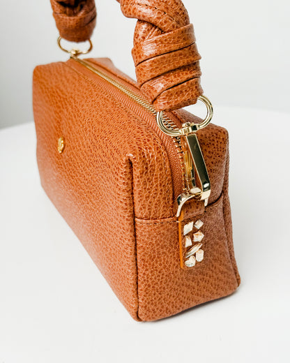 COSMO RÁVENA AVELLANA