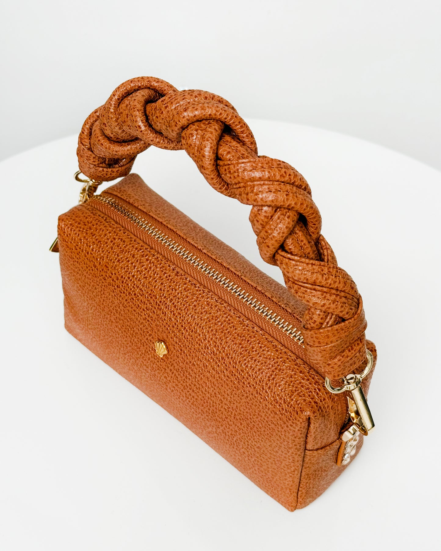 COSMO RÁVENA AVELLANA