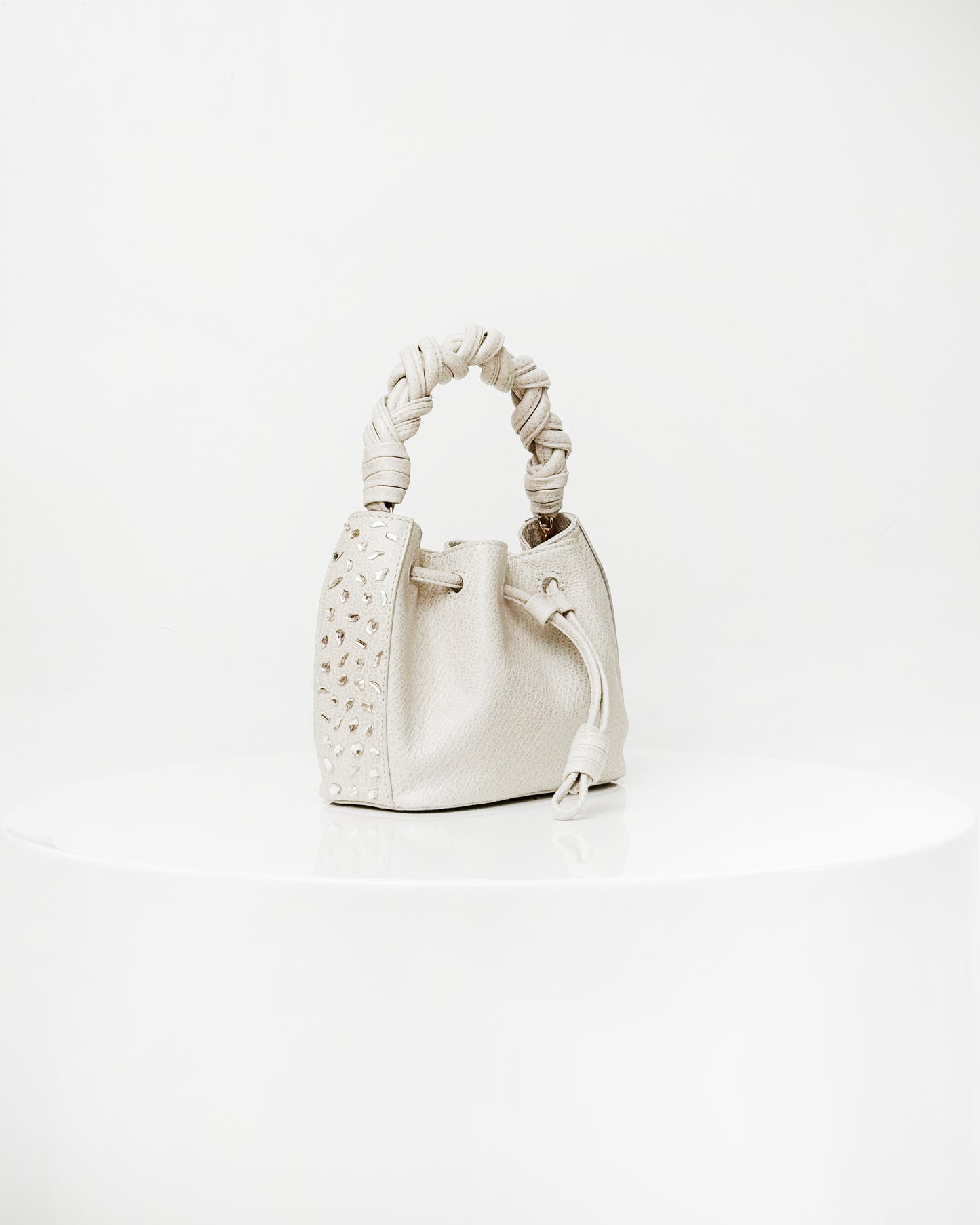 BUCKET IRIS RÁVENA MARFIL