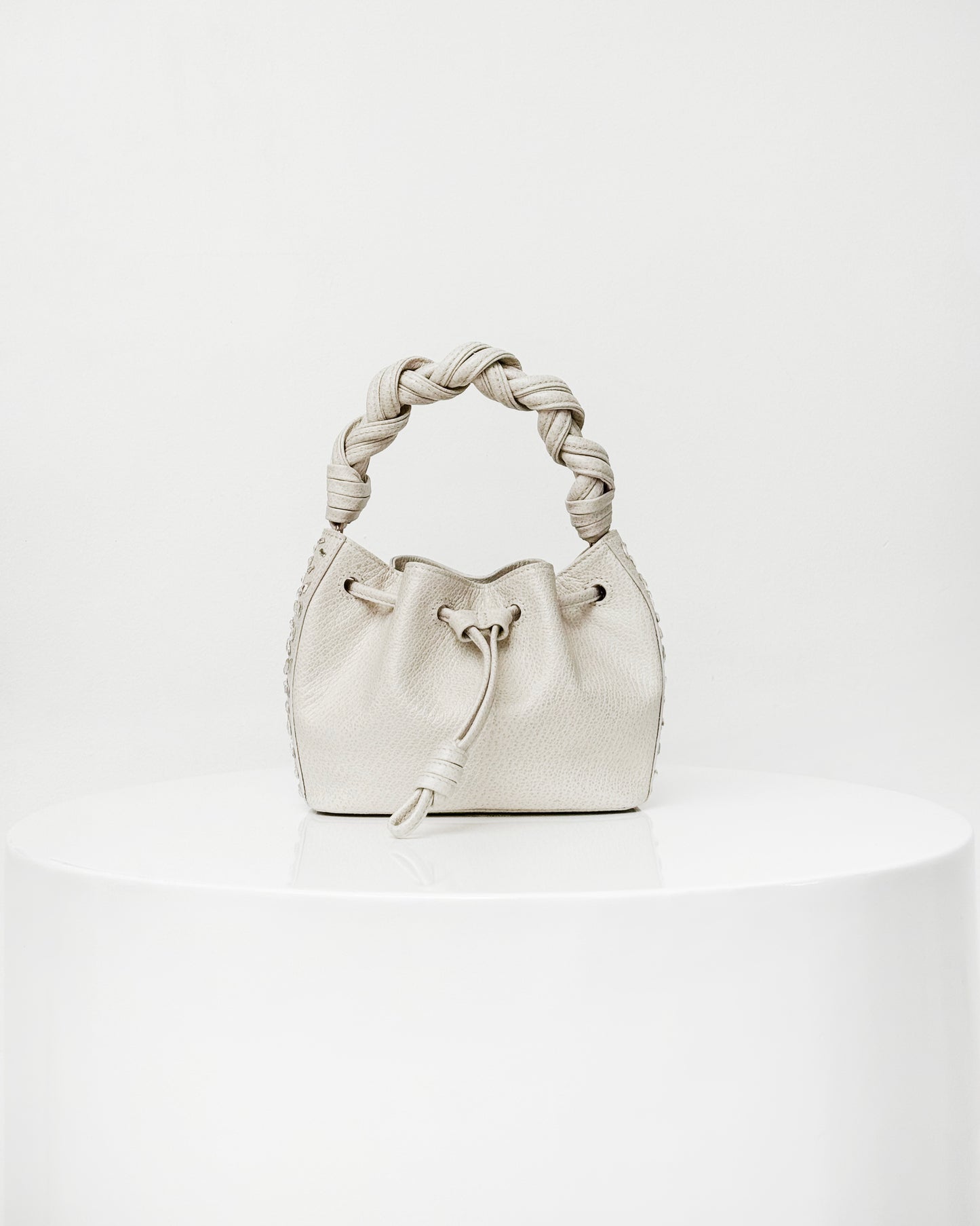 BUCKET IRIS RÁVENA MARFIL