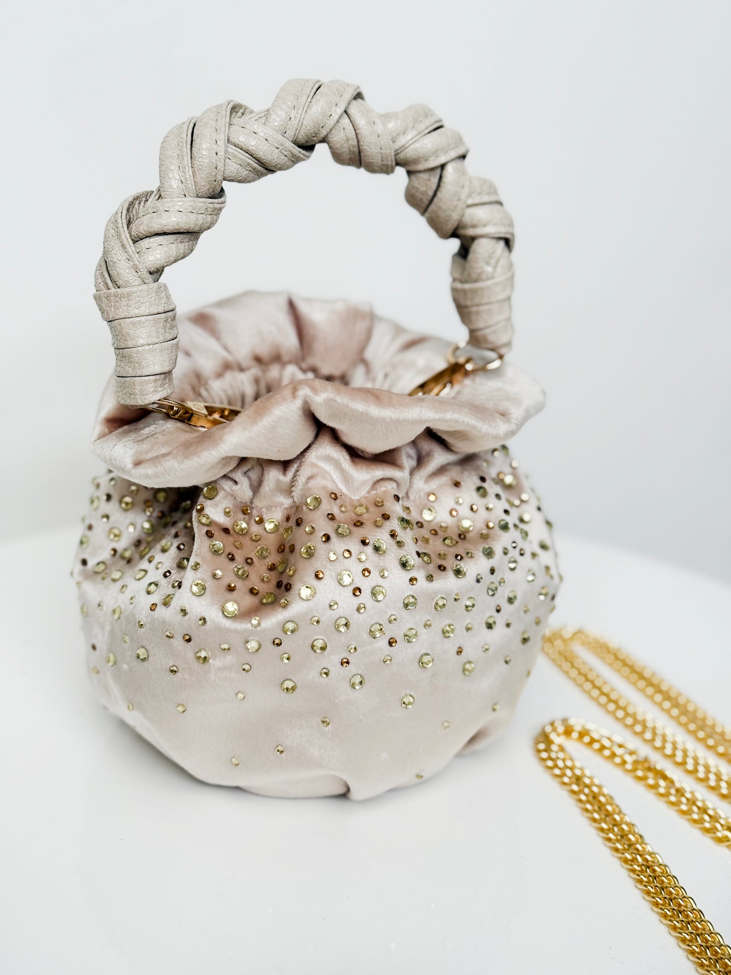 LOANA – RÁVENA MARFIL