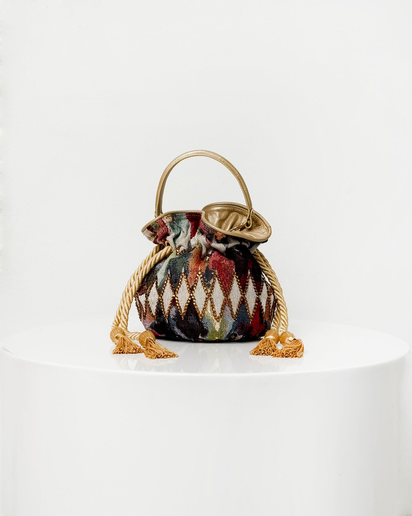 BOUCHER BUCKET BAG -ROMBOS VERTICALES